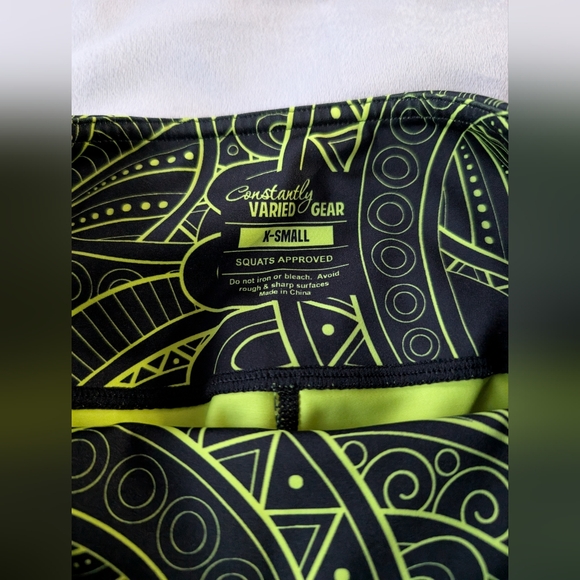 CVG | Capri Leggings | Neon Zenergy | XS - Picture 3 of 8